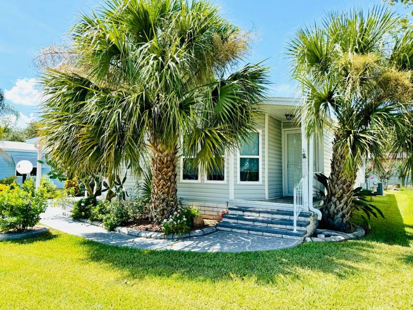 Lakeland, FL Mobile Home for Sale located at 4428 Applegate Dr. Schalamar Creek